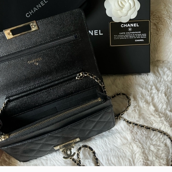 Classic Chanel wallet on chain - Picture 3 of 5
